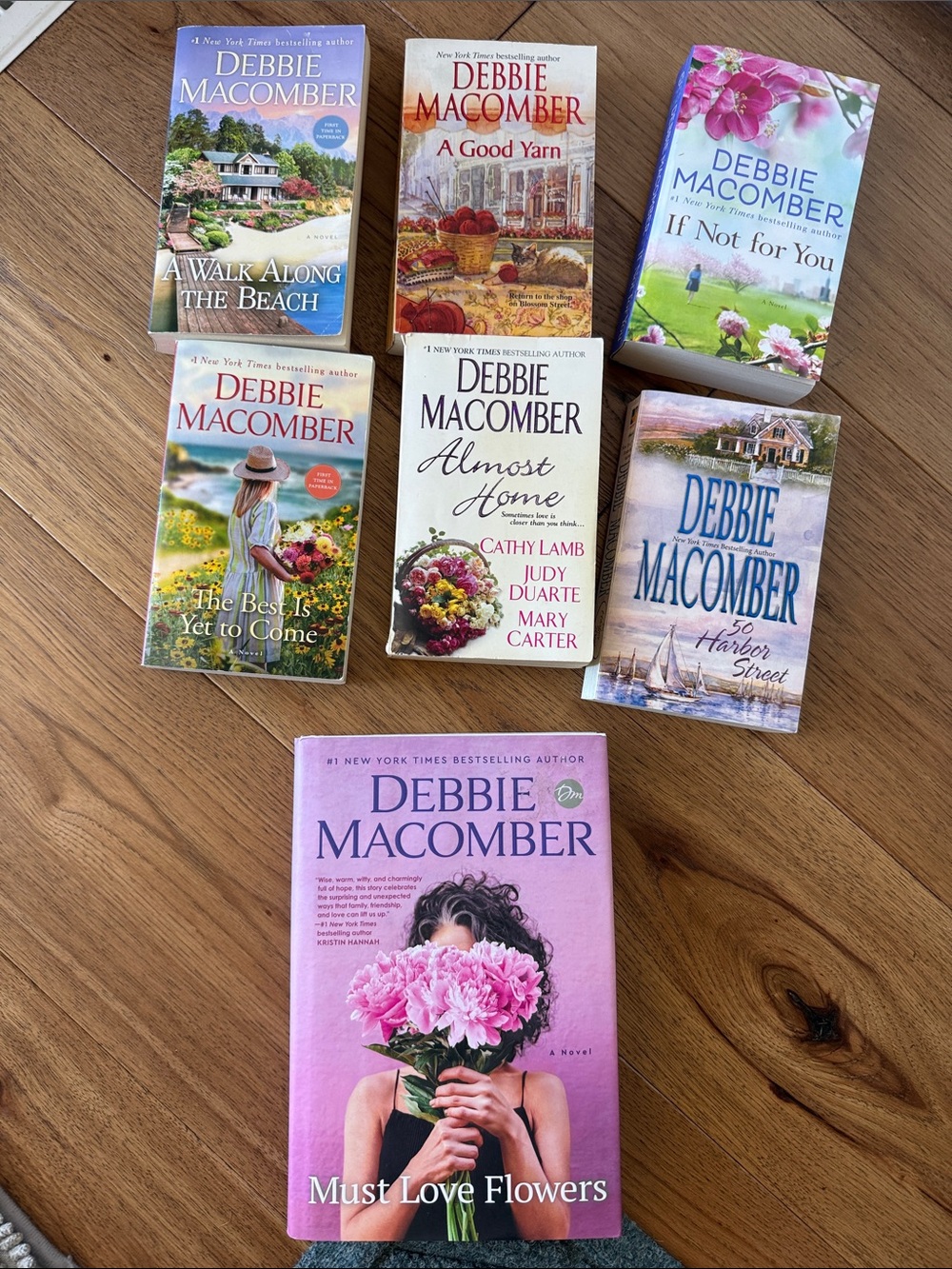 Debbie Macomber Paperback Novel Bundle (7 Books)